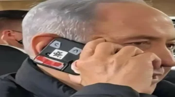 إجراءات أمنية مشددة.. نتنياهو يغطي كاميرا هاتفه الشخصي خوفاً من عمليات التجسس المختصة